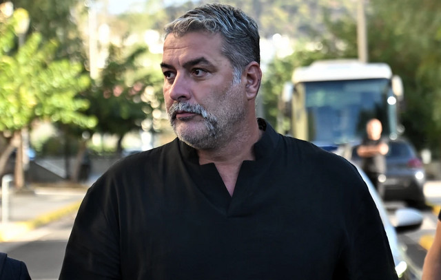 Σε-διαφημιστικό-φυλλάδιο-άφησε-τα-στοιχεία-του-Βασίλης-Μπισμπίκης-–-Η-κατάθεσή-του-στην-Κηφισιά