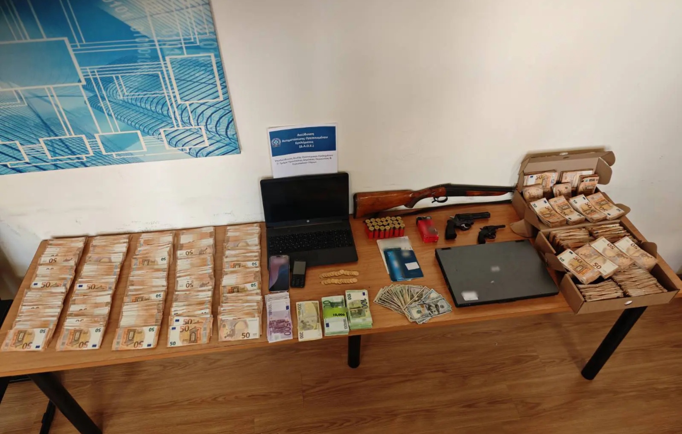 Πώς-δρούσε-το-κύκλωμα-με-τις-επιστροφές-ΦΠΑ:-Οι-εικονικές-εταιρείες-και-τα-μετρητά-σε-σακούλες-–-Σχεδόν-5-εκατ.-τα-κέρδη