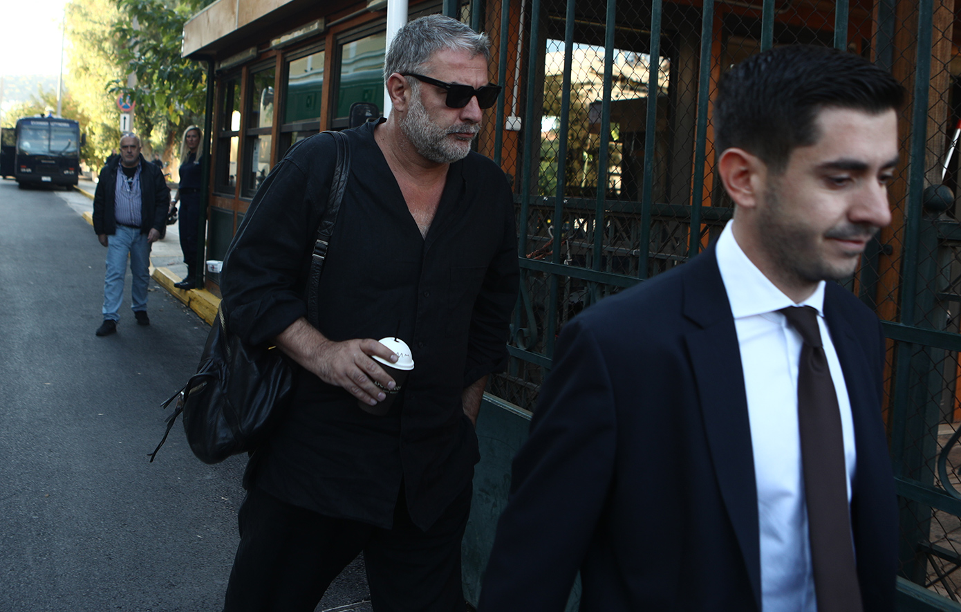 Βασίλης-Μπισμπίκης:-Ένοχος-ο-ηθοποιός-για-το-τροχαίο-στη-Φιλοθέη-–-Χρηματική-ποινή-7.000-ευρώ,-«μόνο-μια-τσικουδιά-ήπια»