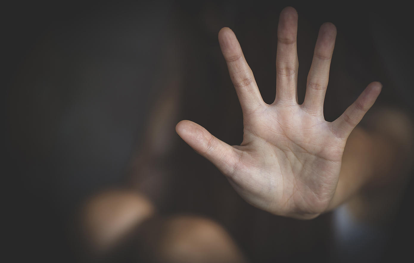 Κάθειρξη-17-ετών-σε-40χρονο-που-κακοποιούσε-τη-σύζυγό-του-–-Την-βίαζε-κατ’-επανάληψη-και-μετά-ουρούσε-πάνω-της