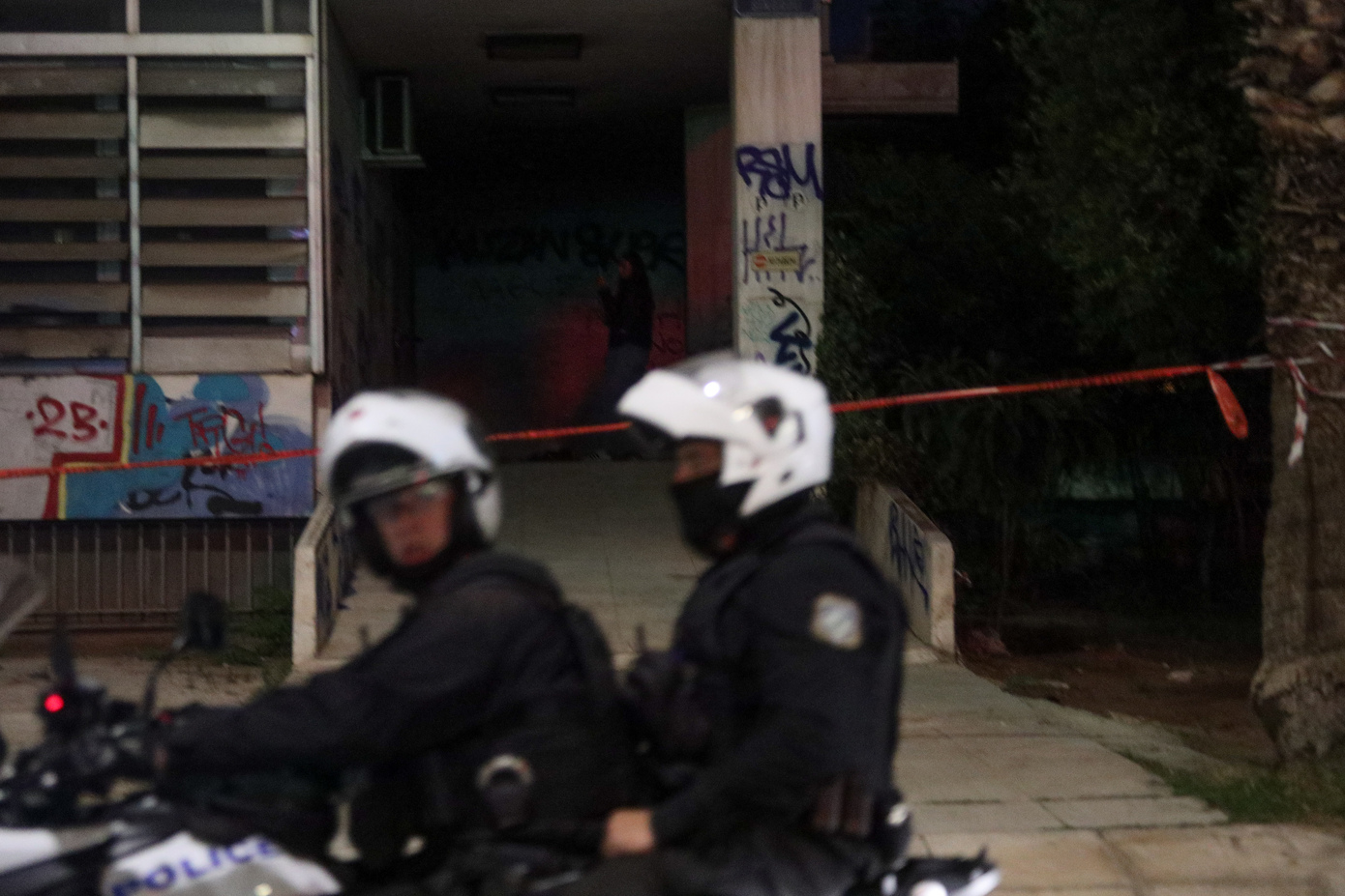 Μικρές-φθορές-στο-κτίριο-του-υπουργείου-Αγροτικής-Ανάπτυξης-από-την-έκρηξη-με-τα-γκαζάκια