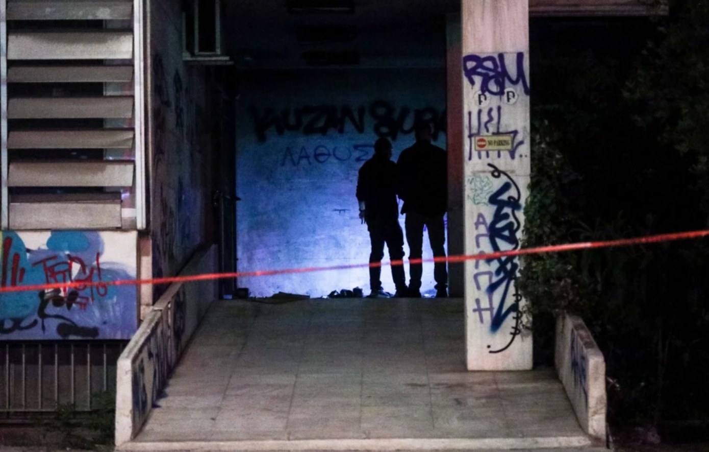 Βίντεο-από-τη-στιγμή-που-οι-δράστες-τοποθετούν-γκαζάκια-στο-υπουργείο-Αγροτικής-Ανάπτυξης