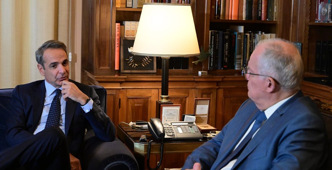 Μητσοτάκης-σε-Τασούλα:-«Το-μνημείο-του-Αγνώστου-Στρατιώτη-έχει-συμβολικό-βάρος-που-πρέπει-να-διαφυλάξουμε»