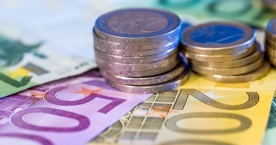 Προϋπολογισμός-2025:-Πρωτογενές-πλεόνασμα-9,35-δισ-ευρώ-στο-9μηνο-–-Τα-φορολογικά-έσοδα-2,18-δισ.-ευρώ-πάνω-από-τον-στόχο