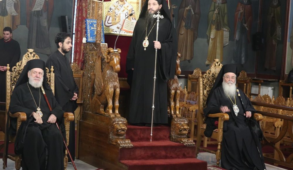 Ο-Μητροπολίτης-Σύρου-ευχήθηκε-στον-εορτάζοντα-Μητροπολίτη-Εδέσσης-Ιωηλ