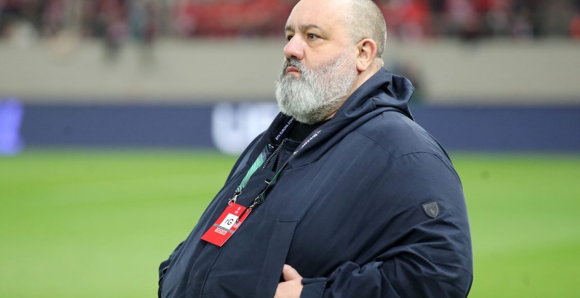 Ολυμπιακός:-Βίντεο-του-Καραπαπά-με-επίθεση-σε-ηλικιωμένο-φίλαθλο-στο-γήπεδο-της-ΑΕΛ