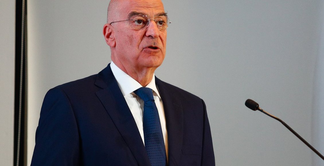 Δένδιας:-Χώρος-ενότητας-και-ομοψυχίας-το-Μνημείο-του-Αγνώστου-Στρατιώτη