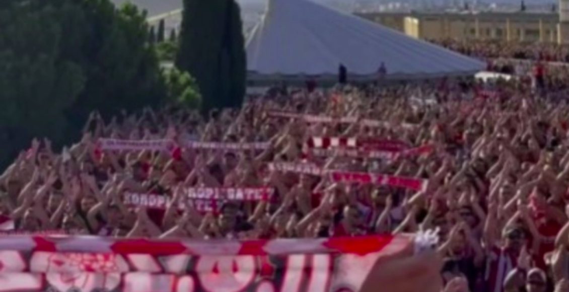 Μπαρτσελόνα-–-Ολυμπιακός:-Πάρτι-από-τους-οπαδούς-των-«ερυθρόλευκων»-έξω-από-το-Μονζουίκ