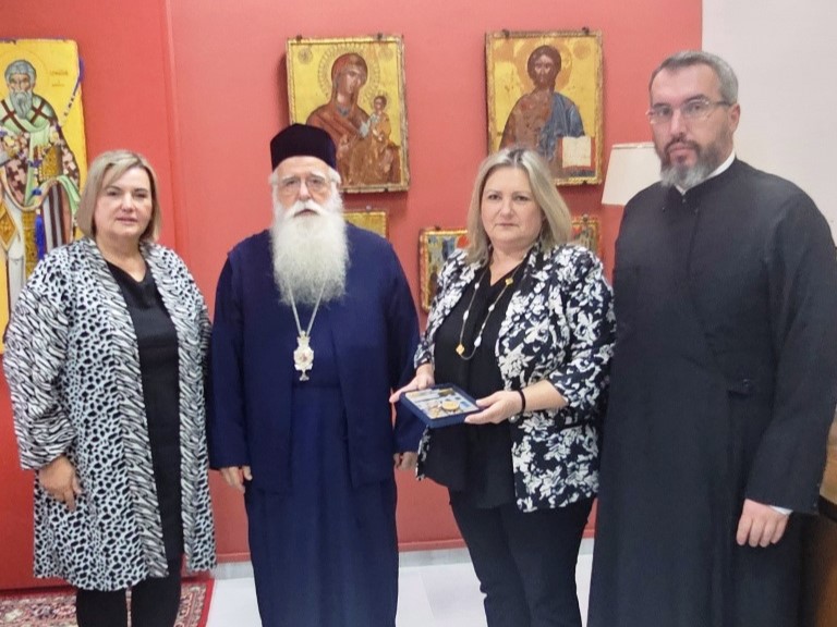 Η-Αντιπεριφερειάρχης-Τουρισμού-και-η-Πρόεδρος-του-Περιφερειακού-Συμβουλίου-Θεσσαλίας-και-Πρόεδρος-της-ΕΚΠΟΛ-στον-Μητροπολίτη-Δημητριάδος