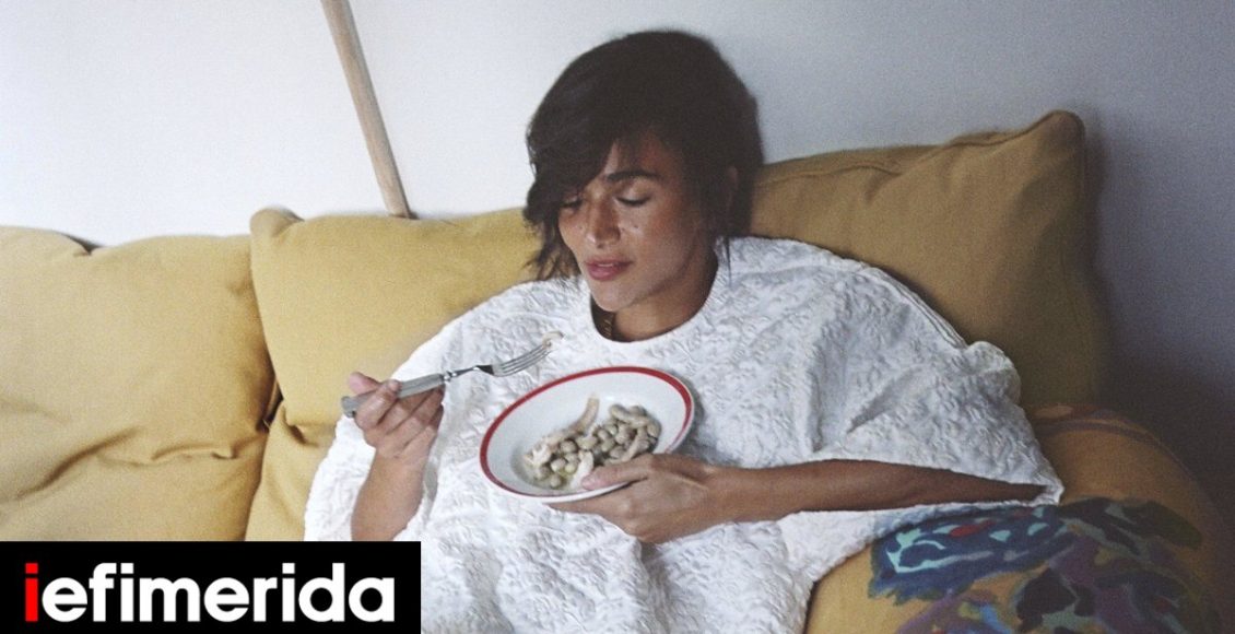 Η-laila-gohar-στην-Αθήνα:-Η-καλλιτέχνις-που-μαγειρεύει-και-κερνά-φασολάδα,-νύχτα-μέρα,-επί-τρία-24ωρα