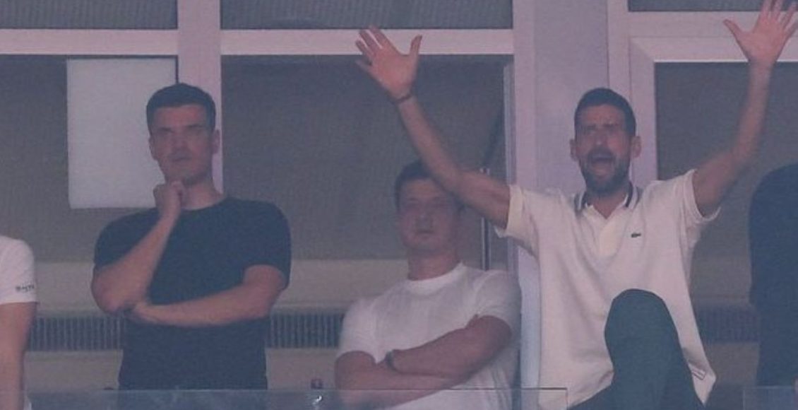 Ο-Νόβακ-Τζόκοβιτς-τραγουδά-συνθήματα-του-Ολυμπιακού-στο-παιχνίδι-του-Ερυθρού-Αστέρα