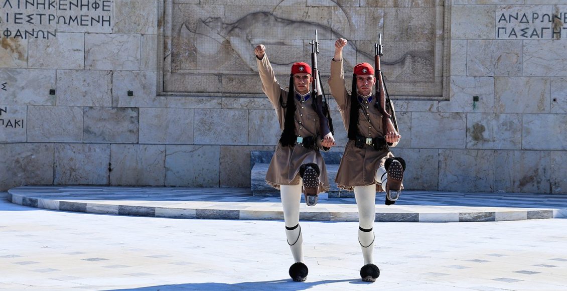 Κυβερνητικά-στελέχη-για-Άγνωστο-Στρατιώτη:-Ο-Χάρης-Δούκας-αναίρεσε-τον-εαυτό-του,-μέσα-σε-χρόνο-ρεκόρ