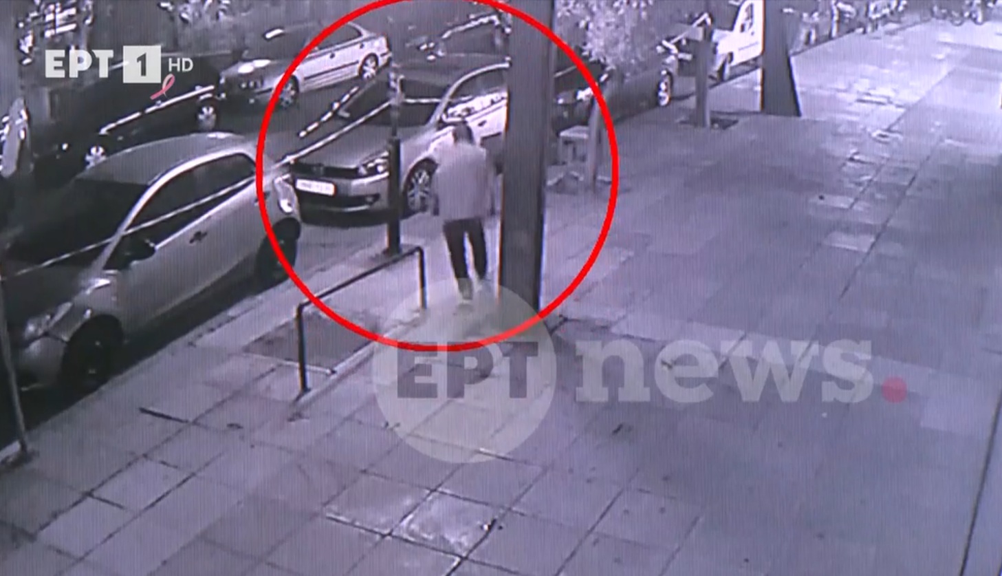 Βίντεο-από-τις-φθορές-που-προκάλεσε-50χρονος-σε-αυτοκίνητα-στην-Καλλιθέα-–-Τραυμάτισε-αστυνομικό-και-συνελήφθη