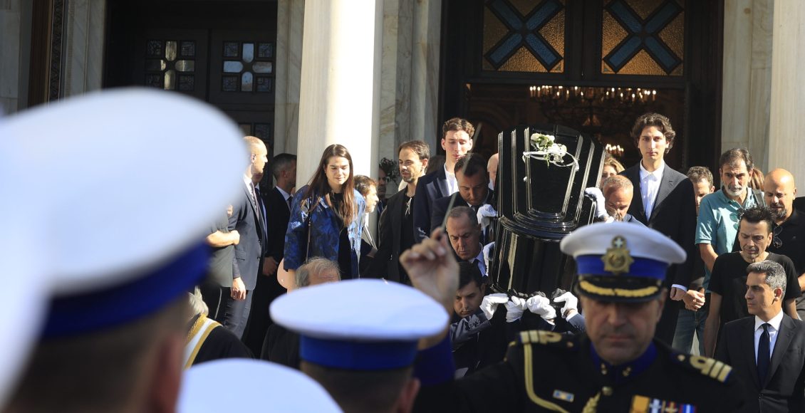 Ο-Αρχιεπίσκοπος-Ιερώνυμος-στο-“ύστατο-χαίρε”-για-τον-Διονύση-Σαββόπουλο