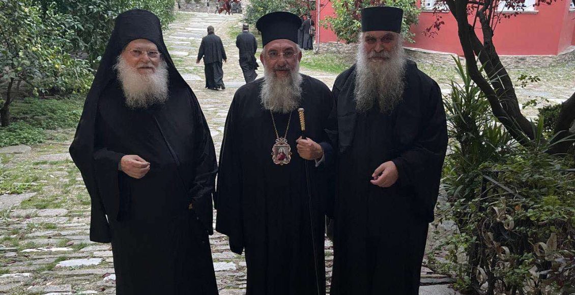Συνάντηση-Αρχιεπισκόπου-Κρήτης-Ευγενίου-με-τον-Γέροντα-Εφραίμ-Βατοπαιδινό-στο-Άγιον-Όρος