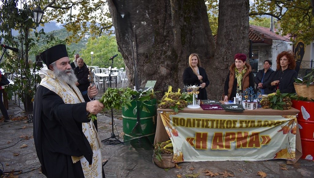 Ευλογία-από-τον-Μητροπολίτη-Μάνης-της-γιορτής-καστάνου