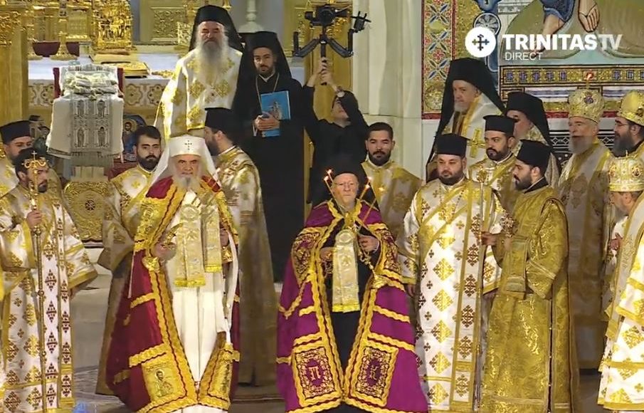 ΖΩΝΤΑΝΑ:-Καθαγιασμός-των-Ιερών-Εικόνων-του-Εθνικού-Καθεδρικού-Ναού-Βουκουρεστίου