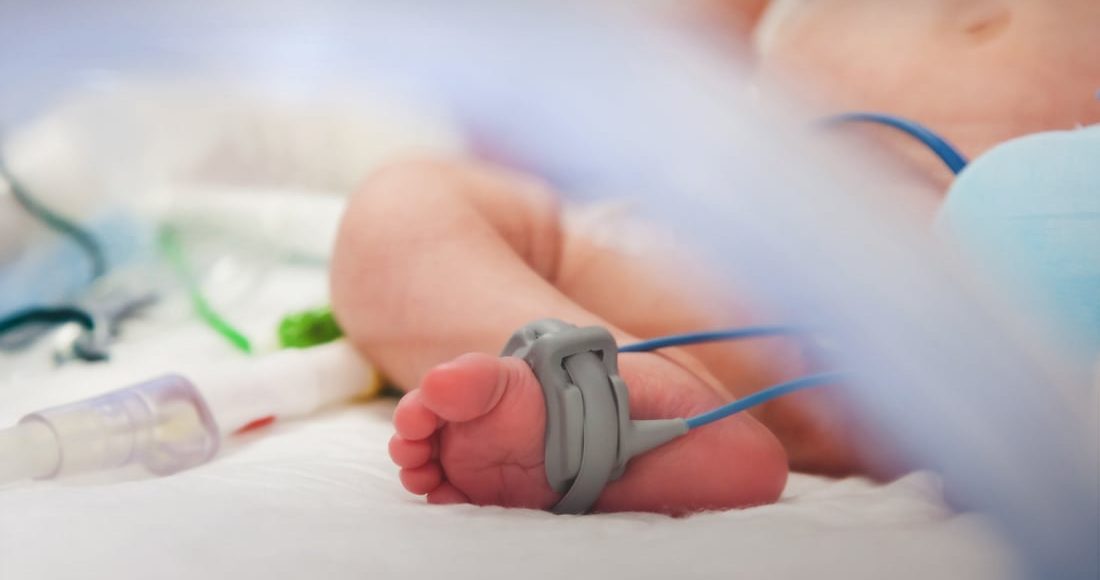 Λάρισα:-Σε-κρίσιμη-κατάσταση-βρέφος-που-κάηκε-από-καυτό-λάδι-–-Φέρει-εγκαύματα-στο-15%-του-σώματος-του