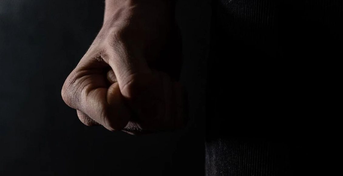 Άγριος-καυγάς-γυναικών-και-ξυλοδαρμός-της-μίας-από-τον-σύζυγο-της-άλλης-–-Με-τραύματα-στο-νοσοκομείο-56χρονη