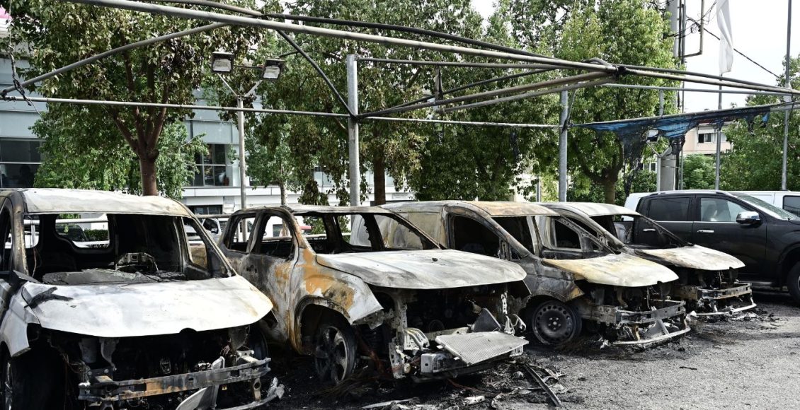 Εμπρηστική-επίθεση-σε-αντιπροσωπεία-οχημάτων-στη-Νέα-Φιλαδέλφεια