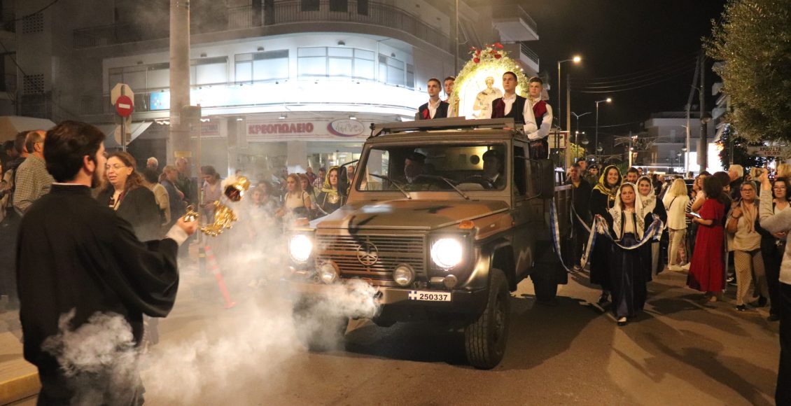 Λαοθάλασσα-πιστών-στη-λιτάνευση-της-Ιεράς-Εικόνος-του-Αγίου-Δημητρίου-στον-ομώνυμο-Δήμο-της-Αττικής