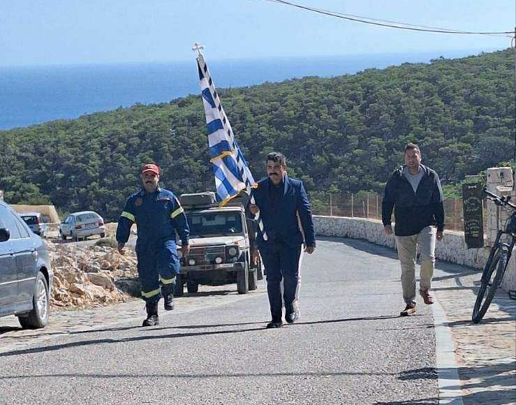 Γαύδος:-Χωρίς-μαθητές-η-παρέλαση-–-Κράτησαν-οι-κάτοικοι-τη-σημαία