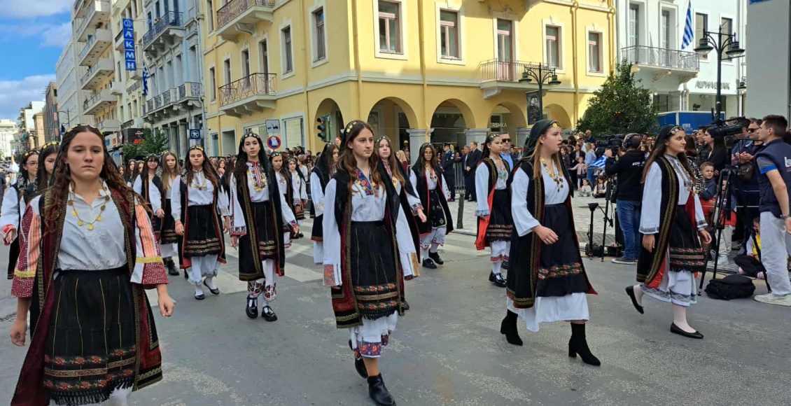 Πάτρα:-Πλήθος-κόσμου-στις-λαμπρές-εκδηλώσεις-για-την-επέτειο-της-28ης-Οκτωβρίου-–-ertnews.gr