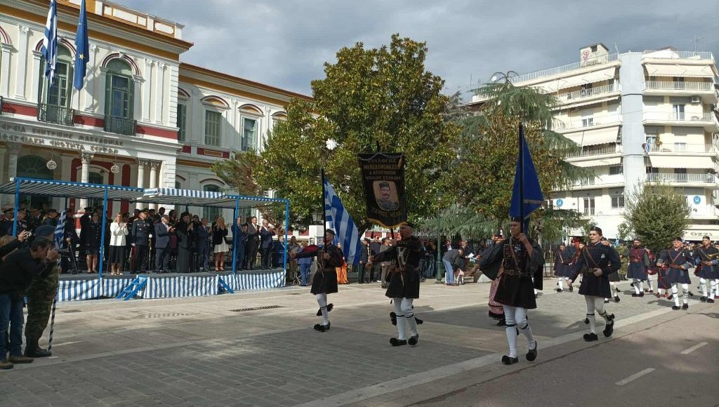 Πλήθος-κόσμου-στις-παρελάσεις-για-την-28η-Οκτωβρίου-1940-–-ertnews.gr