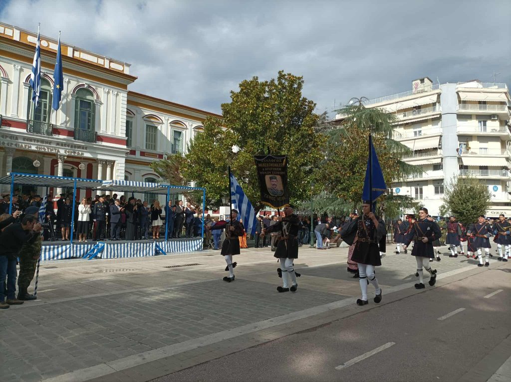 Πλήθος-κόσμου-στις-παρελάσεις-για-την-28η-Οκτωβρίου-1940-–-ertnews.gr