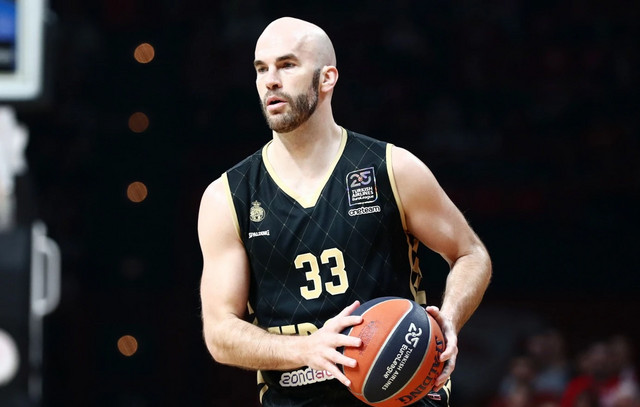 Ετοιμάζει-βαλίτσες-για-Παρτιζάν-ο-Νικ-Καλάθης