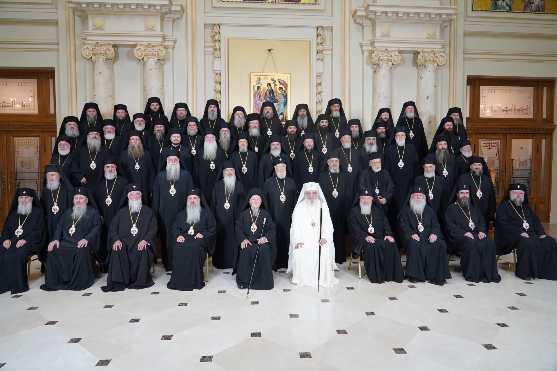 Σε-κλίμα-ενότητας-ολοκληρώθηκε-η-πενθήμερη-επίσημη-επίσκεψη-του-Οικουμενικού-Πατριάρχη-στο-Πατριαρχείο-Ρουμανίας