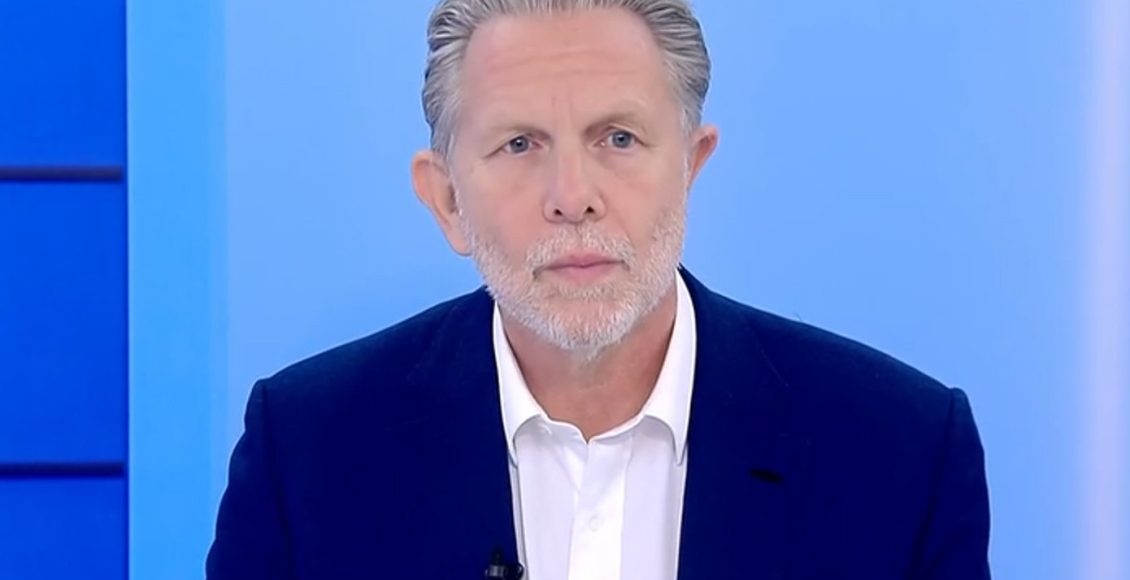 Γερουλάνος:-Ίσως-ήταν-λάθος-η-άδεια-καρέκλα-στην-κηδεία-Σαββόπουλου,-το-ΠΑΣΟΚ-όμως-ήταν-εκεί