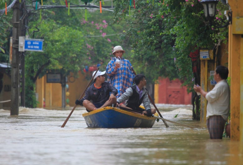 Φονικές-πλημμύρες-στο-Βιετνάμ:-Τουλάχιστον-13-νεκροί-και-11-αγνοούμενοι