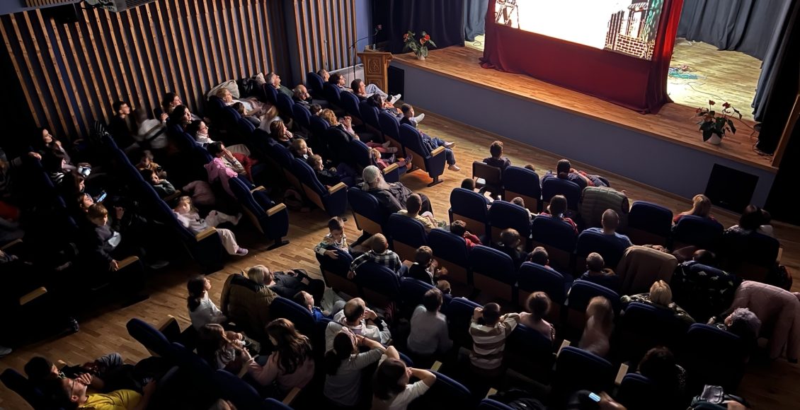 Η-Εθνική-Εορτή-της-28ης-Οκτωβρίου-μέσα-από-το-Θέατρο-Σκιών,-στο-Πνευματικό-Κέντρο-της-Ιεράς-Μητροπόλεως-Κίτρους