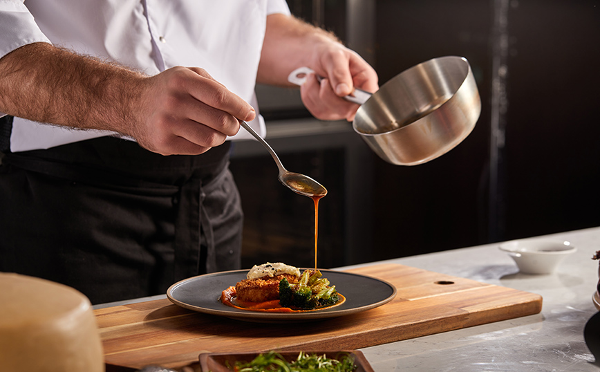 Γνωστός-τηλεοπτικός-σεφ-συνελήφθη-για-χρέη-προς-το-Δημόσιο-–-Δεν-απέδωσε-ΦΠΑ-πολλών-εκατοντάδων-χιλιάδων-ευρώ