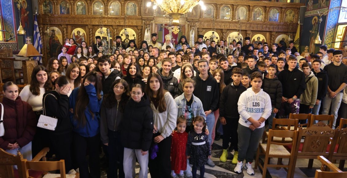 Προσήλθαν-200-έφηβοι-στην-Θεία-Λειτουργία-με-τον-Φωκίδος-Θεόκτιστο