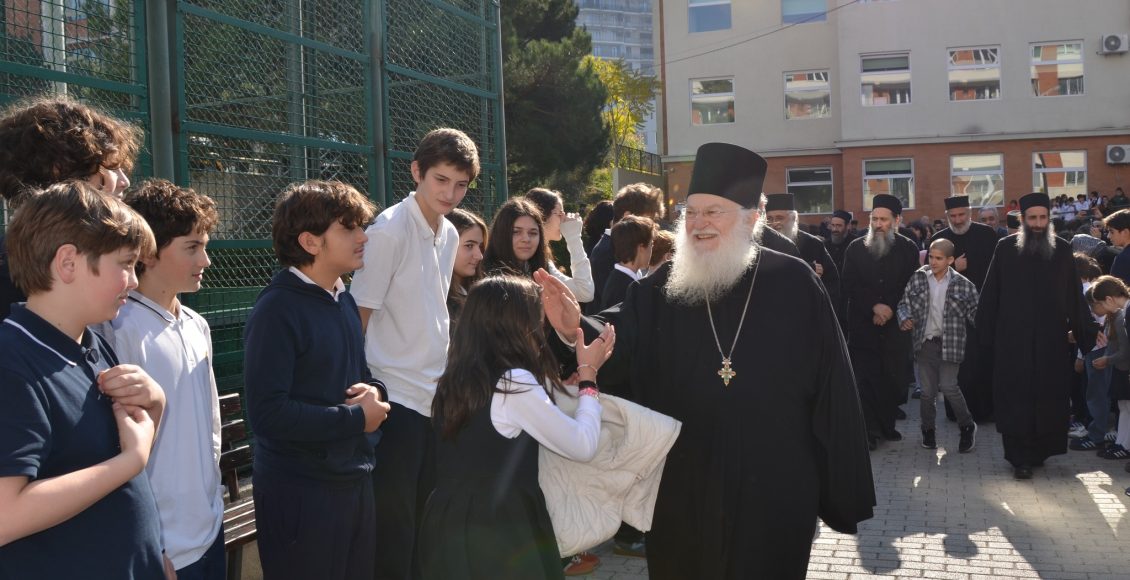 o-Γέρων-Εφραίμ-Βατοπαιδινός-στο-Διεθνές-Σχολείο-«Άγιος-Γεώργιος»-στην-Τιφλίδα