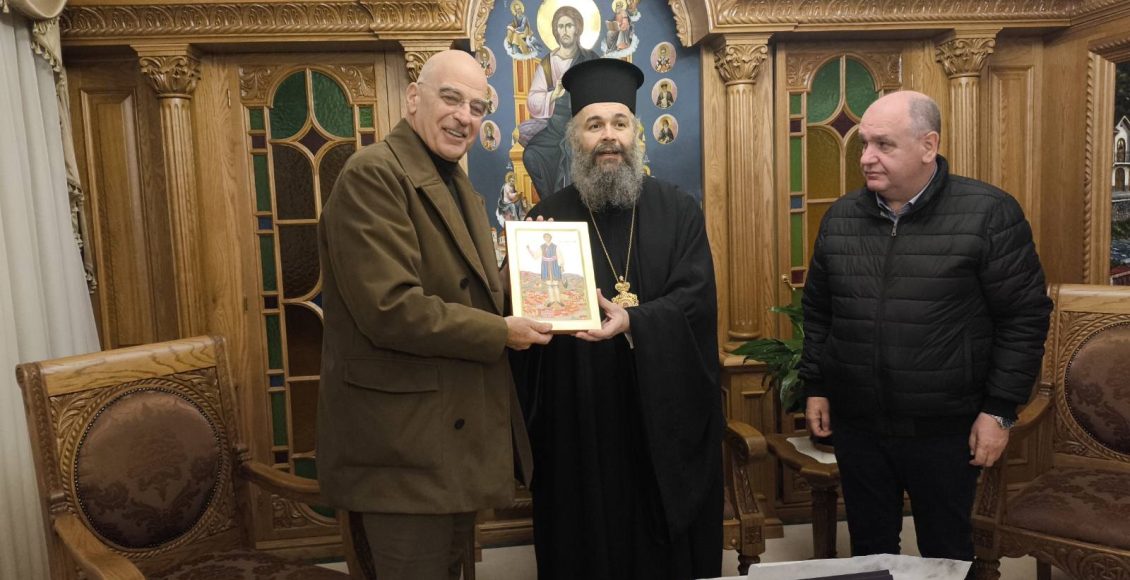 Ο-Υπουργός-Εθνικής-Άμυνας,-Νίκος-Δένδιας,-στον-Μητροπολίτη-Φλωρίνης-Ειρηναίο