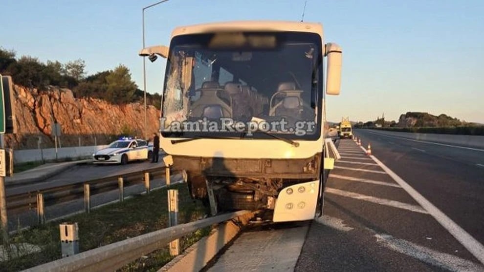 Τροχαίο-με-τουριστικό-λεωφορείο-από-τη-Θεσσαλονίκη-με-προορισμό-την-Αθήνα-–-Πέντε-επιβάτες-και-ο-οδηγός-στο-νοσοκομείο