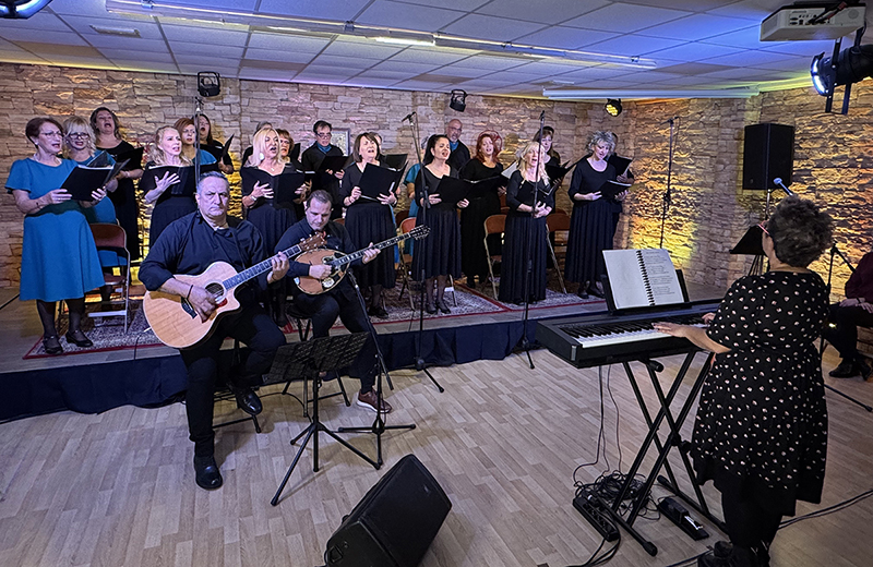 Αφιέρωμα-στα-τραγούδια-του-Γρηγόρη-Μπιθικώτση-με-τη-Μικτή-Χορωδία-του-Πολιτιστικού-Συλλόγου-Κερατσινίου-«ΘΥΜΑΙΤΑΔΑΙ»