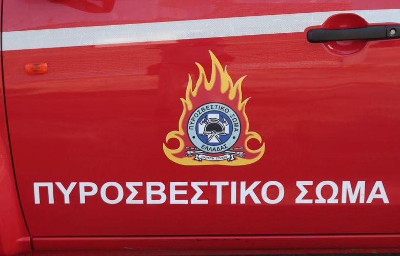 Η-Πυροσβεστική-απεγκλώβισε-οδηγό-στο-Ρέθυμνο-μετά-από-τροχαίο