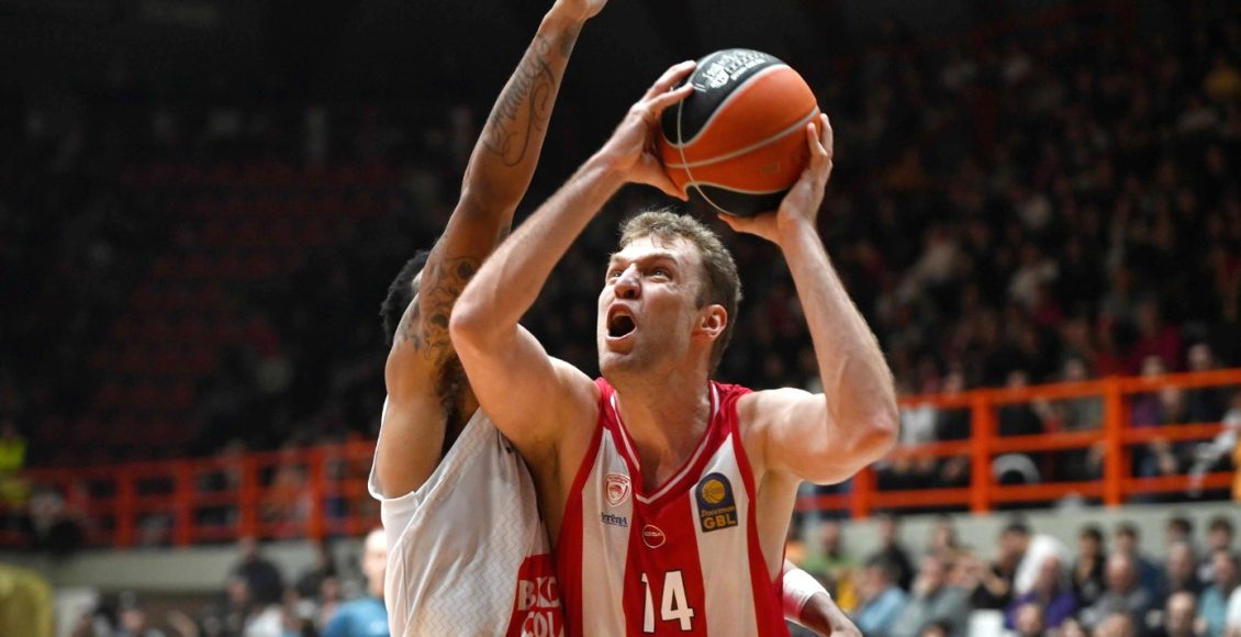 Ξέσπασμα-Βεζένκοβ-για-την-κριτική:-Ζούμε-σε-μια-περίεργη-κοινωνία,-οι-κατάρες-που-δεχόμαστε-είναι-πολλές