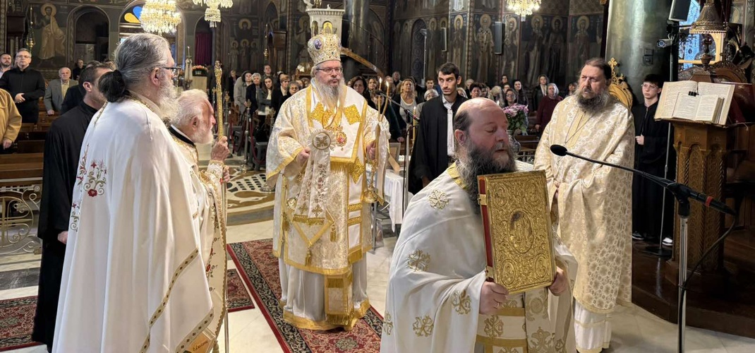 Στον-ΙΝ.-Αγίων-Πάντων-Καλλιθέας-ιερούργησε-ο-Λαρίσης-Ιερώνυμος-για-τα-100-χρόνια-από-της-ιδρύσεως-της-Ενορίας