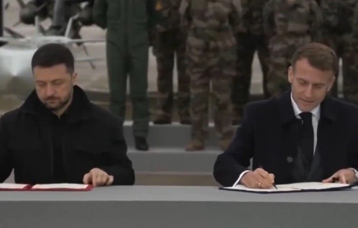 Συμφωνία-για-την-πώληση-100-γαλλικών-στρατιωτικών-αεροπλάνων-rafale-υπέγραψαν-Μακρόν-και-Ζελένσκι