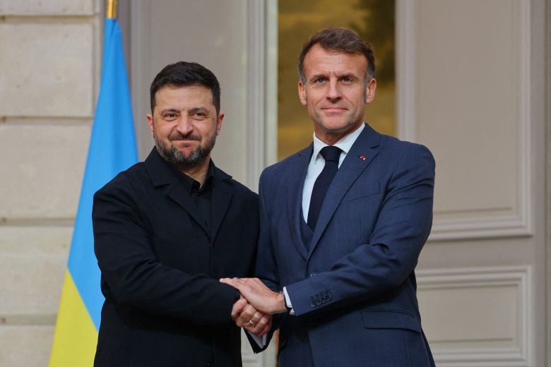 Ο-Μακρόν-είναι-βέβαιος-ότι-ο-Ζελένσκι-μπορεί-να-βελτιώσει-το-ιστορικό-της-Ουκρανίας-στην-καταπολέμηση-της-διαφθοράς