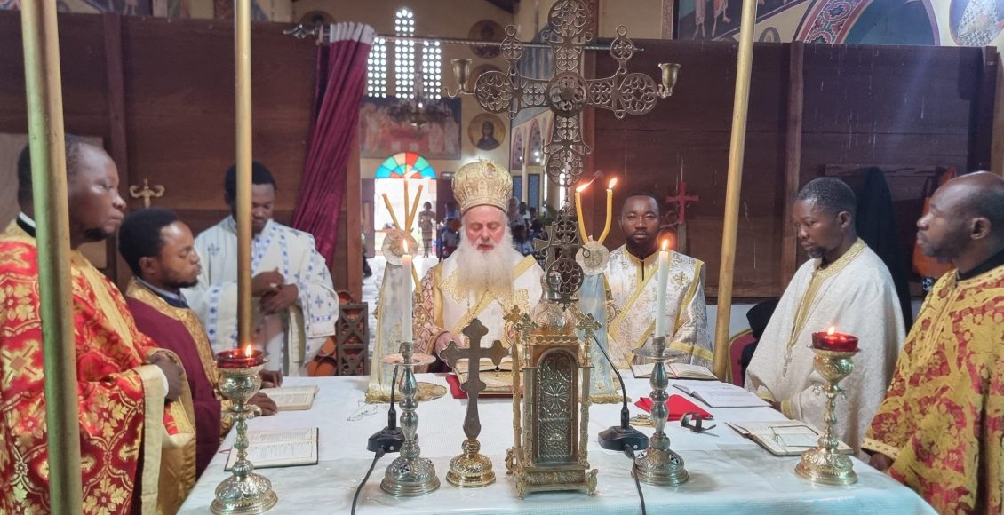 Ο-Μητροπολίτης-Κινσάσας-στην-πανηγυρίζουσα-Ενορία-του-Αγίου-Ιωάννου-του-Χρυσοστόμου-στο-Κασαγκούλου