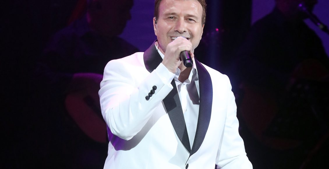 Φυλάκιση-18-μηνών-με-αναστολή-στη-48χρονη-stalker-του-Γιάννη-Πλούταρχου-–-Πίσω-από-τα-κάγκελα-αν-τον-πλησιάσει-στα-500-μέτρα