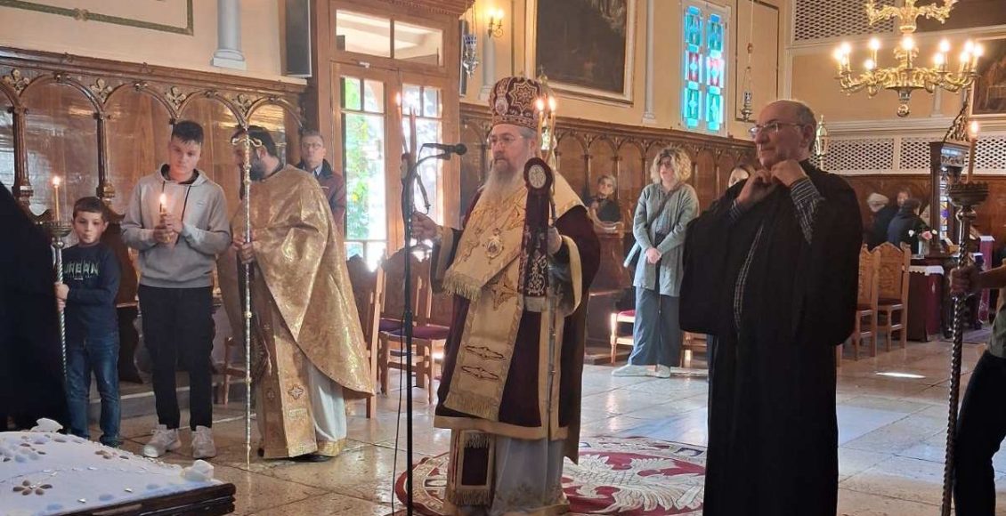 Στον-Ιερό-Ναό-Αγίων-Αναργύρων-Κοσμά-και-Δαμιανού-Λευκάδος-ιερούργησε-ο-Μητροπολίτης-Θεόφιλος