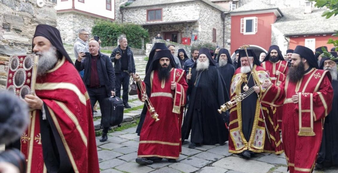 Υποδοχή-του-Επισκόπου-Πλοεστίου-Βαρλαάμ-στην-Ιερά-Μεγίστη-Μονή-Βατοπαιδίου