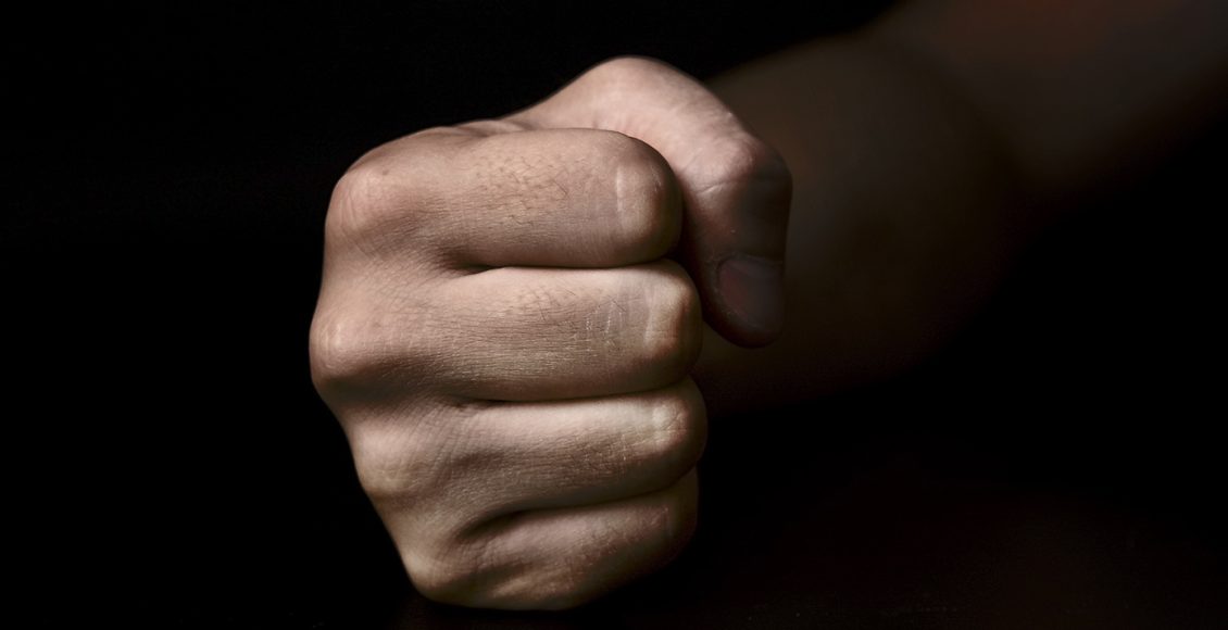 Δύο-ανήλικοι-χτύπησαν-με-κλωτσιές-και-γροθιές-17χρονο-στο-Αίγιο-–-Μεταφέρθηκε-στο-νοσοκομείο